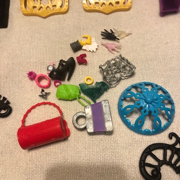 Monster High furniture and accessories lot - Picture 4 of 7